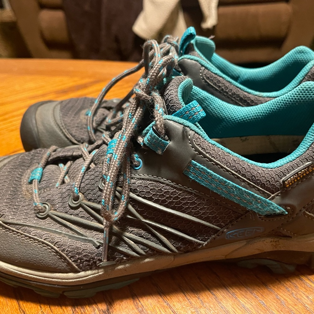 Keen Marshall WP Hiking Shoe in Gray with Blue Women Size 8.5 Style 1011530